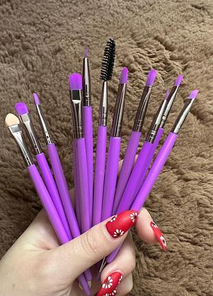 Набір  пензлів  для макіяжу, в наборі 12 штук.