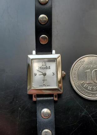 Mudd кварцевые женские часы1 фото