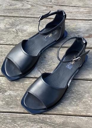 Модні жіночі шкіряні сандалі босоніжки на низькому ходу повсякденні зручні легкі красиві чорні 38р
