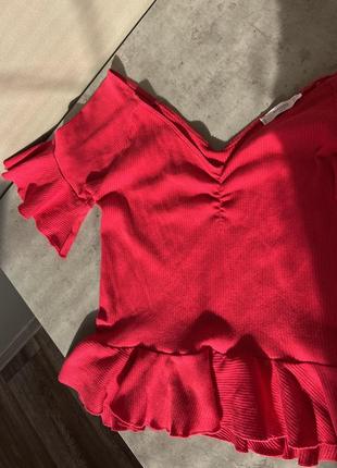 Блуза красная mango s m🥭 летняя рубчик короткий рукав футболка с рюшами открытое декольте кофточка манго4 фото