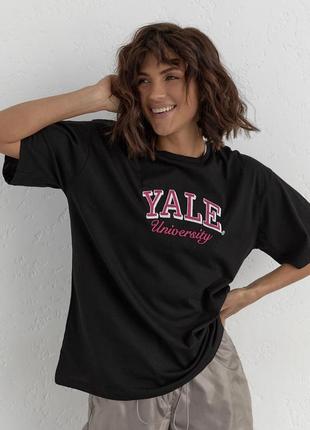 Трикотажная футболка с вышитой надписью yale university2 фото