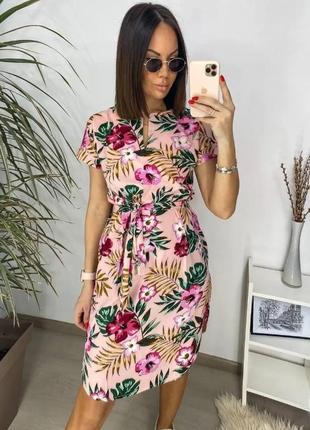 Красива літня сукня жіноча з коротким рукавом тропік листя рожеве плаття на літо з поясом з тканини софт