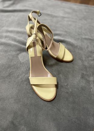 Босоножки zara