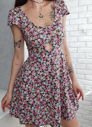 Летнее платье в цветочек, цветочный принт