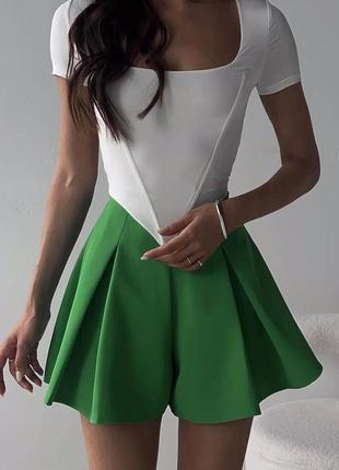 Шорты-юбка мини в складку костюмка тренд 3 цвета деловые9 фото