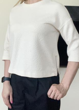 Блуза жіноча молочного кольору