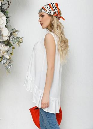 Молочная асимметричная блуза без рукавов с воланом2 фото