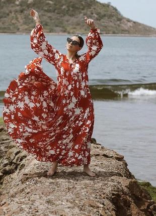 Johanna ortiz x h&m. длинное объемное платье из тяжело драпирующегося, жатого атласа1 фото