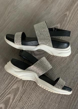 Детские босоножки river island 33 размер/сандали с камушками/детские босоножки/ сандали с стразами