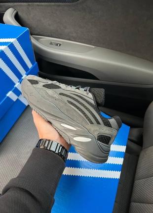 Чоловічі кросівки adidas yeezy boost 700 v2 gray black,стильне та зручне чоловіче взуття