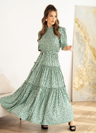 Деловое длинное платье макси в горошек с воланами расклешенное 2 цвета2 фото