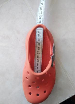 Круті стильні сандалі крокси бренду crocs uk c 10 eur 2710 фото