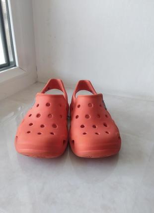 Круті стильні сандалі крокси бренду crocs uk c 10 eur 275 фото