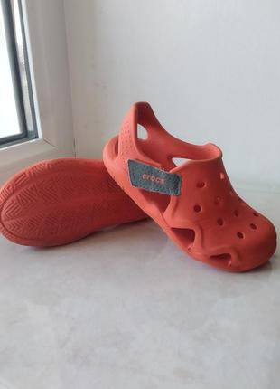 Круті стильні сандалі крокси бренду crocs uk c 10 eur 274 фото