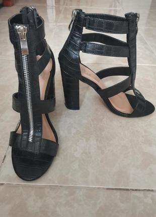 Стильные черные босоножки туфли из эко-кожи принт под питона 24,5 см по стельке5 фото