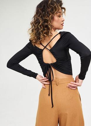 Топ чорний з зав'язкою на спині
