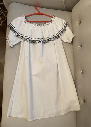 Біла сукня