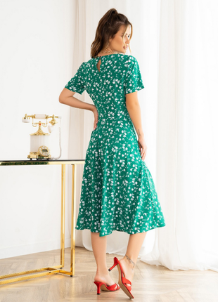 Зеленое платье миди длины ретро классика расклешенное3 фото