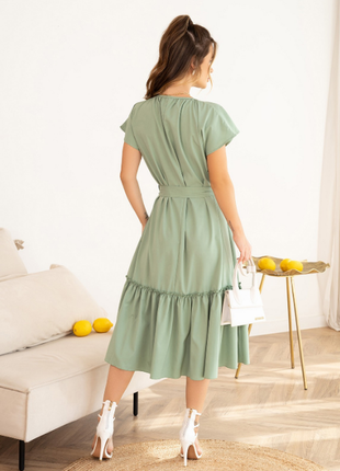 Свободное деловое расклешенное платье классика миди с воланом 3 цвета6 фото