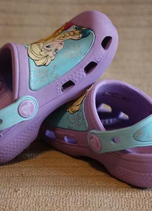 Очень яркие кроксы фирменные кроксы crocs fun lab disney c 8/9 р.