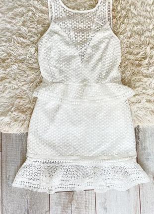 Сукня плаття біле кружево в’язка виріз волан moschino