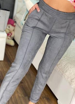 Стильные замшевые женские брюки со стрелками штаны с карманами из замши размер 48-50 цвет серый2 фото