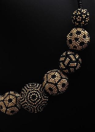 Комплект украшений ожерелье и серьги из бисера