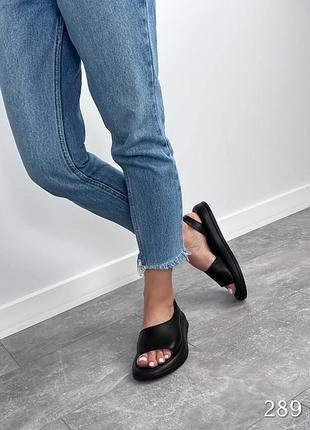 Босоніжки натуральна шкіра чорні пудра