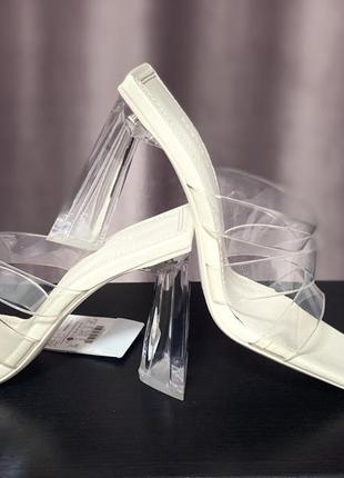 Босоніжки bershka, шльопанці на підборах