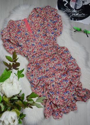 Платье в цветочный принт платье с драпировкой
