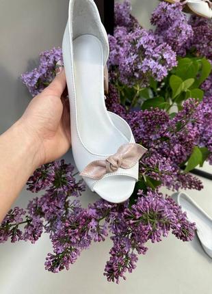 Белые кожаные босоножки туфли с розовым бантиком7 фото