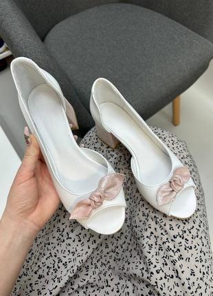 Белые кожаные босоножки туфли с розовым бантиком5 фото