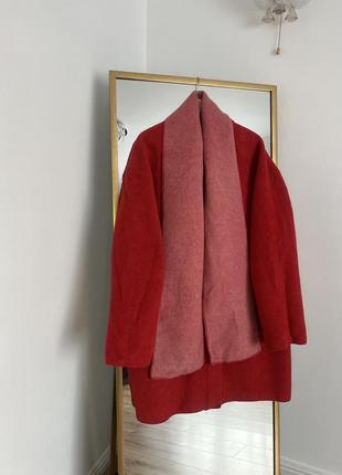 Красное шерстяное пальто оверсайз с шарфиком8 фото