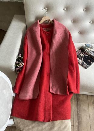 Красное шерстяное пальто оверсайз с шарфиком