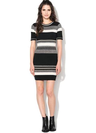 Нова сукня в смужку