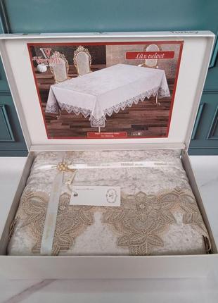 Скатерть велюровая с кружевом в подарочной коробке160 на 220см verolli турция кремовая