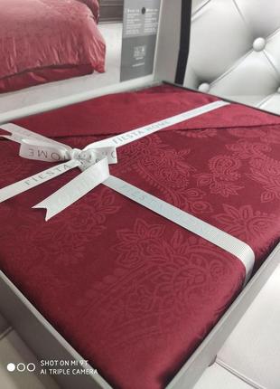 Набор постельного белья сатин жаккард люкс fiesta евро размер бордовый2 фото