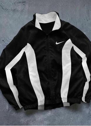 Чоловіча куртка nike у чорно-білому кольорі, стильна та зручна куртка на кожен день