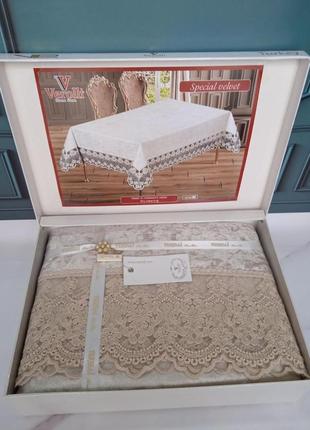 Скатерть велюровая с кружевом в подарочной коробке160 на 220см verolli турция мокко