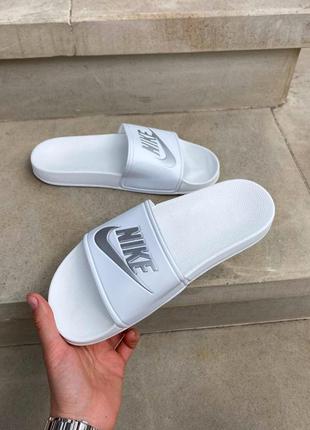 Жіночі шльопанці nike slides white silver / smb9 фото