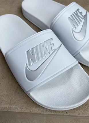 Жіночі шльопанці nike slides white silver / smb10 фото