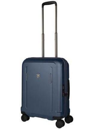 Пластиковый чемодан victorinox werks traveler синий 35 л