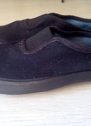 Спортивні тапочки 27 разів.