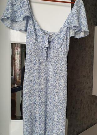Легкое летнее платье в цветочный принт размер с