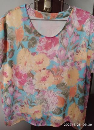 Шифоновая легкая футболка в цветочный принт2 фото