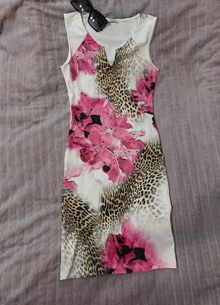 Обтягивающее платье с камнями