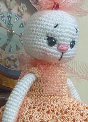 Игрушка крючком зайка