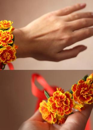 Помаранчевий браслет на руку з квітами в українському стилі "чорнобривці"