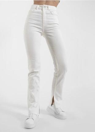 Белые джинсы с разрезами primark