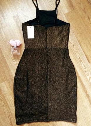 Облегающее платье на тонких бретелях / люрексовое мини платье с вырезом халтер4 фото